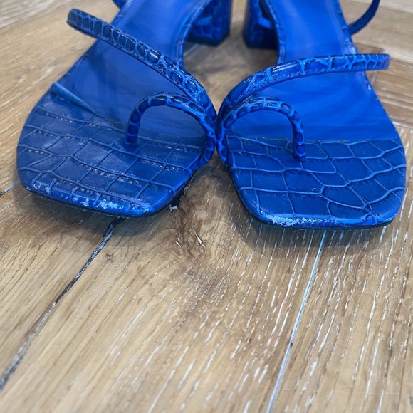 Meena Toe Ring Block Heel Sandal — 8/5 - Picture 3 of 6